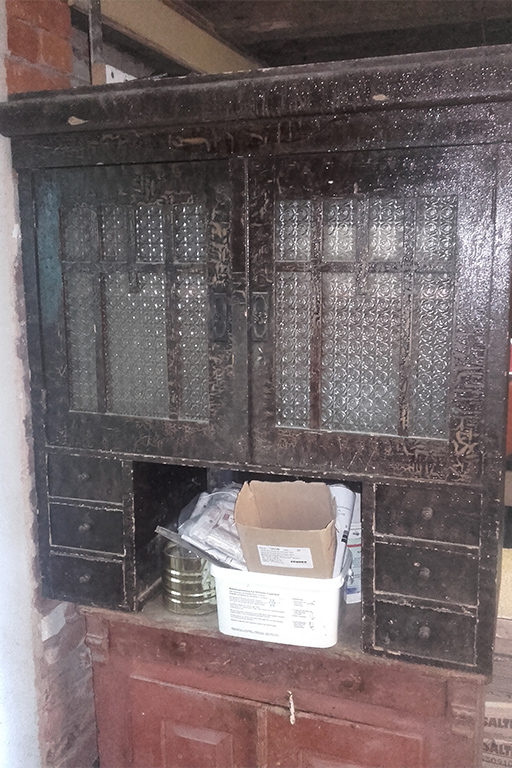 Resrauration Holzschrank